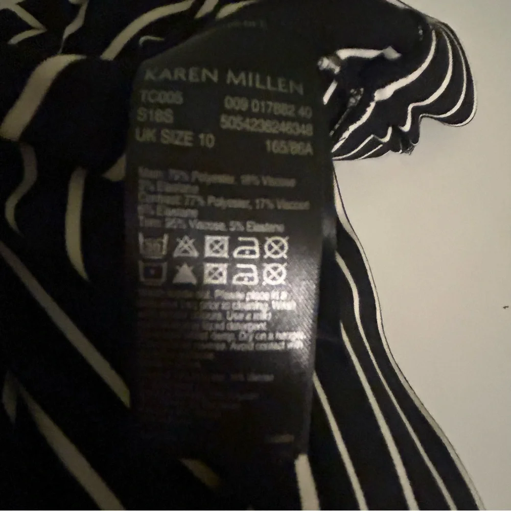 Karen Millen Black and White Top women’s size 6‎ - Picture 8 of 8